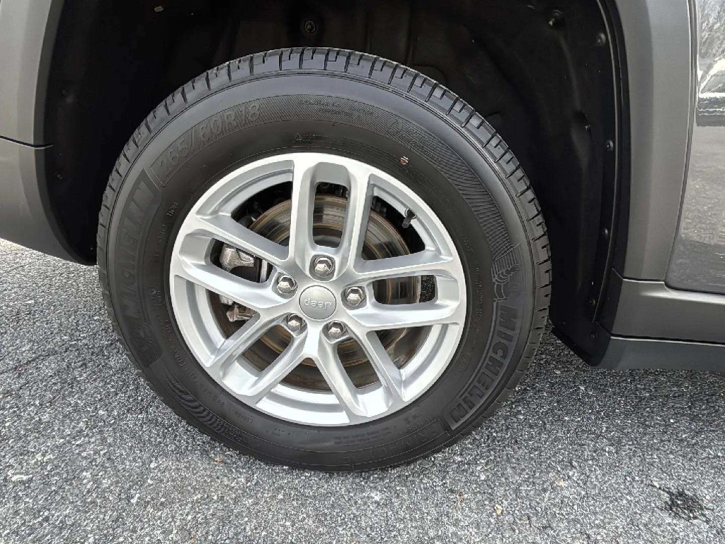 2021 Jeep Grand Cherokee L Laredo 4x4