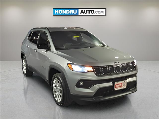 2023 Jeep Compass Latitude Lux FWD