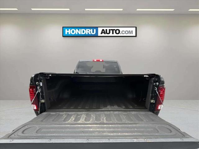 2017 RAM 1500 Night Crew Cab 4x4 57 Box