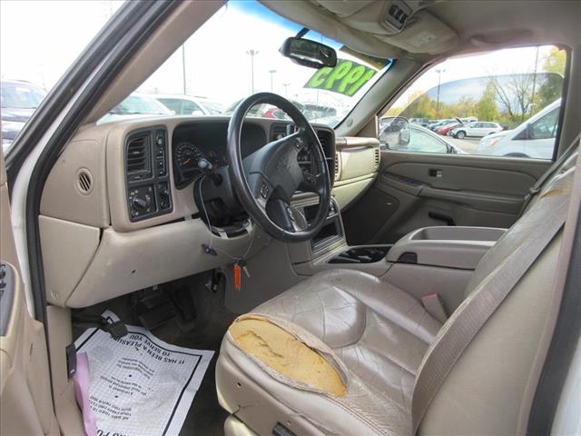 2004 Chevrolet Tahoe Base