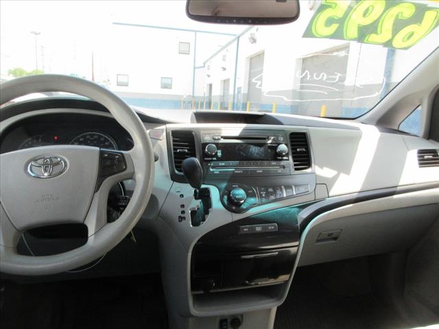 2013 Toyota Sienna LE 7-Passenger Auto Access Seat