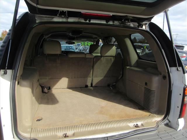 2004 Chevrolet Tahoe Base