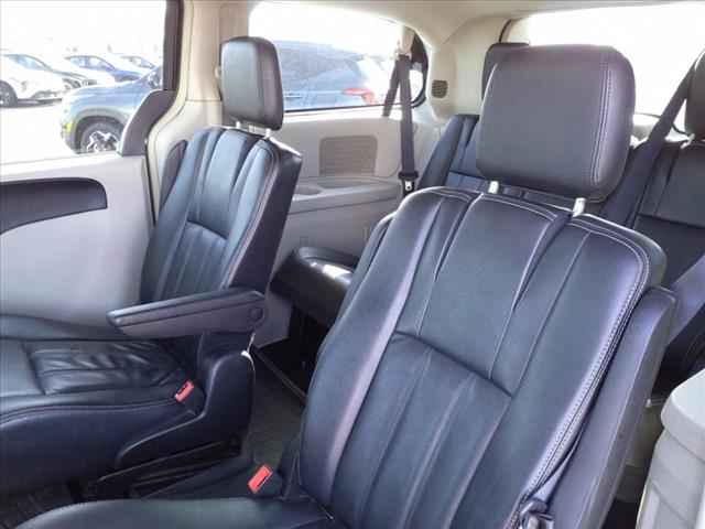 2015 Chrysler Town and Country LX