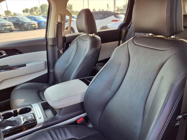 2023 Kia Carnival EX