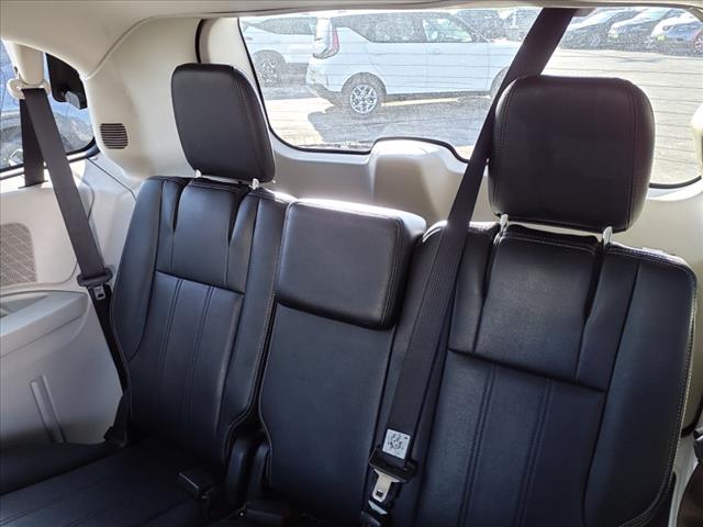 2015 Chrysler Town and Country LX