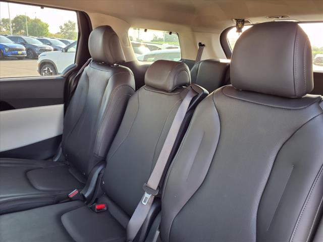 2023 Kia Carnival EX