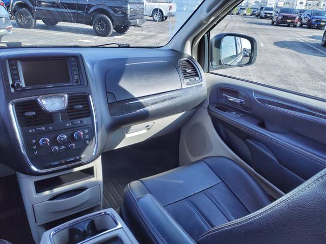 2015 Chrysler Town and Country LX