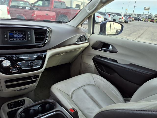 2017 Chrysler Pacifica Touring-L