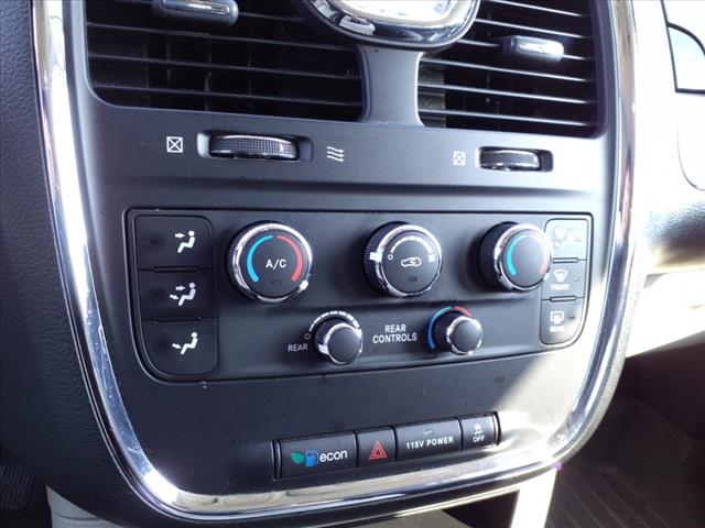 2015 Chrysler Town and Country LX