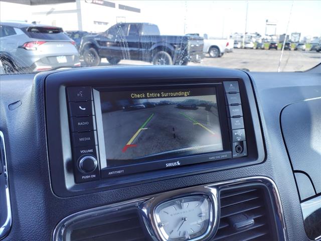 2015 Chrysler Town and Country LX