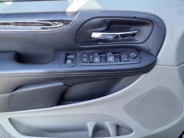 2015 Chrysler Town and Country LX