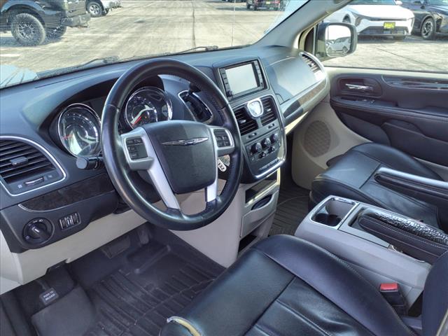 2015 Chrysler Town and Country LX