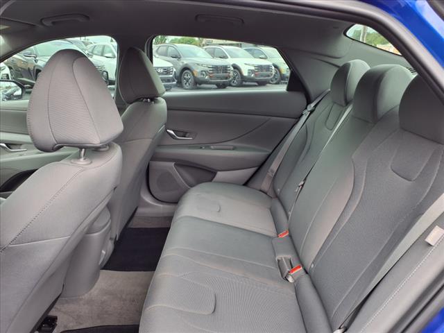 2024 Hyundai ELANTRA SE