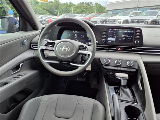2024 Hyundai ELANTRA SE