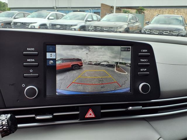 2024 Hyundai ELANTRA SE