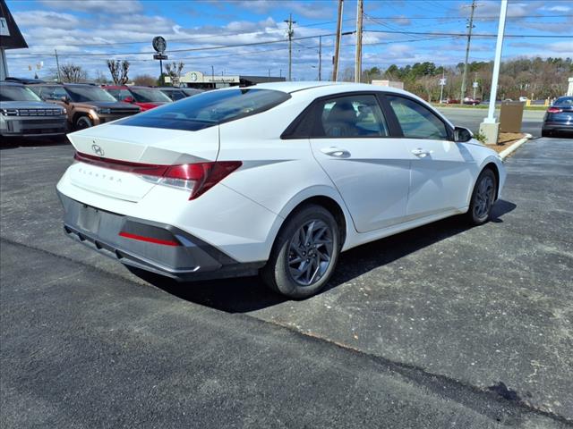 2024 Hyundai ELANTRA SEL