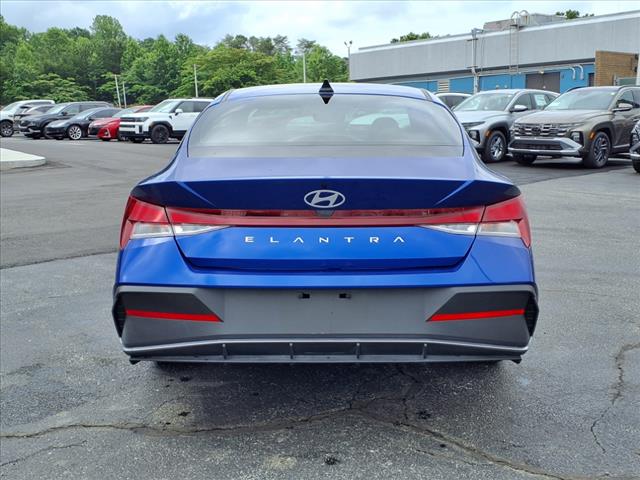 2024 Hyundai ELANTRA SE