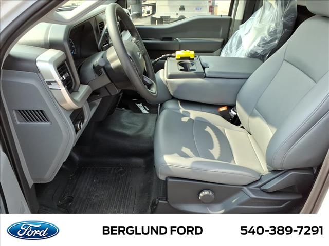 2025 Ford F-550 XL - Photo 10