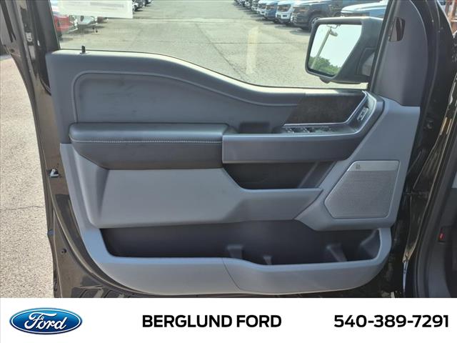 2025 Ford F-150 Lightning Flash - Photo 10