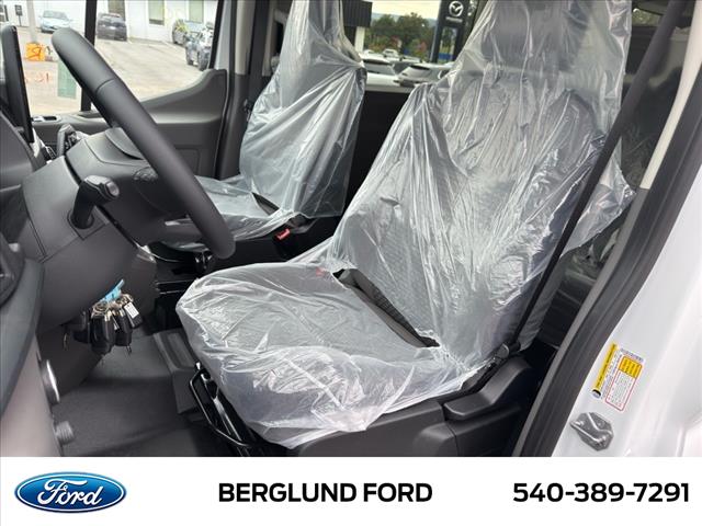 2025 Ford Transit XL - Photo 11