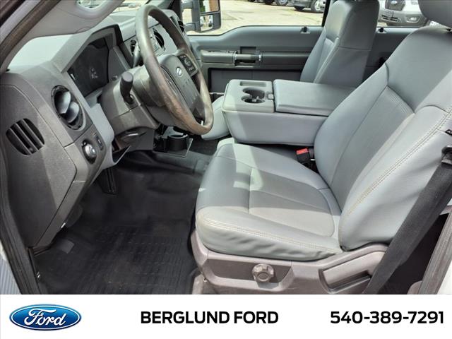 2016 Ford F-550 XL - Photo 11