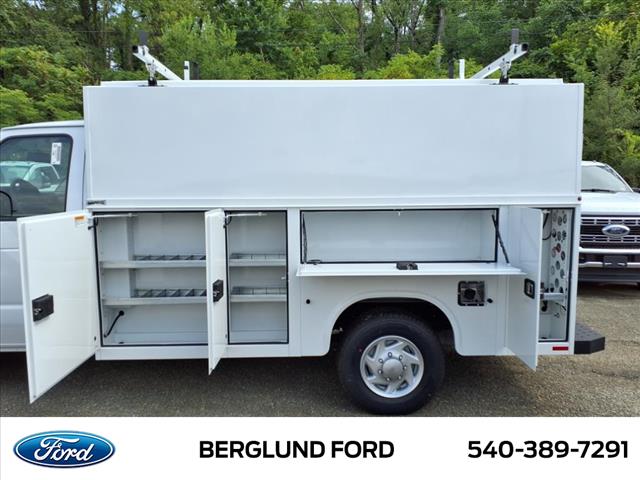 2025 Ford E-Series Base - Photo 11