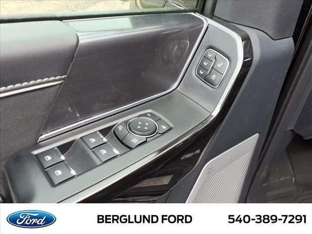 2025 Ford F-150 Lightning Platinum - Photo 12