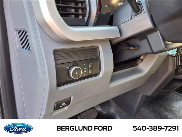 2025 Ford F-550 XL - Photo 13