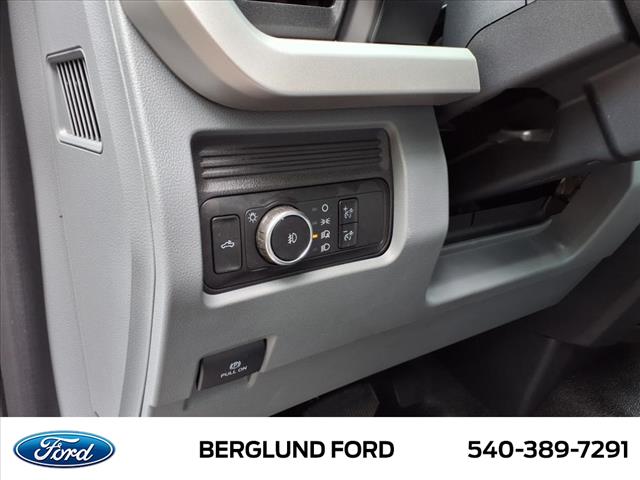 2025 Ford F-600 XL - Photo 13