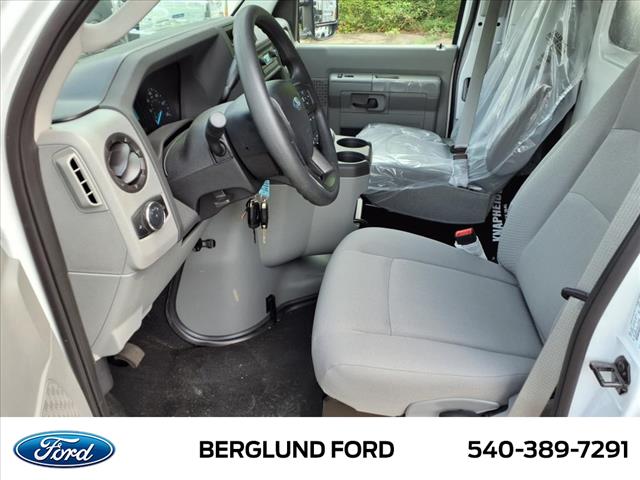 2025 Ford E-Series Base - Photo 14