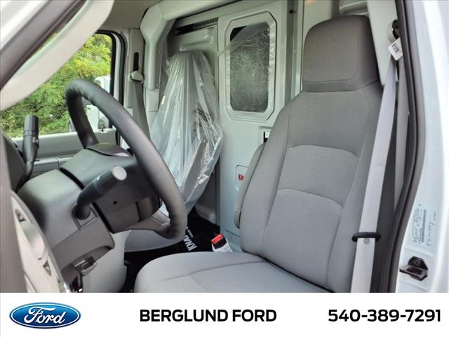 2025 Ford E-Series Base - Photo 16