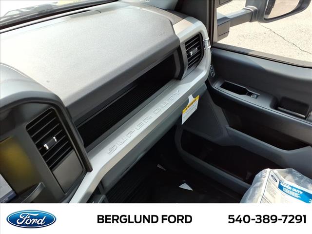 2025 Ford F-550 XL - Photo 19