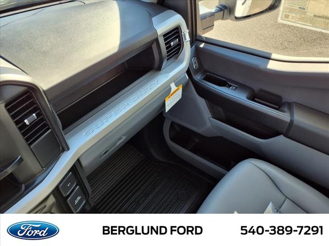 2025 Ford F-550 XL - Photo 20