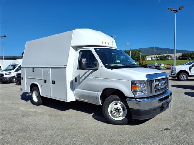 2025 Ford E-Series Base - Photo 3