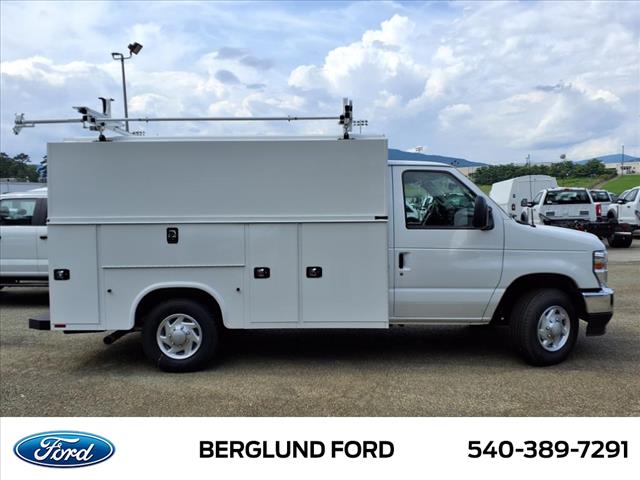 2025 Ford E-Series Base - Photo 4