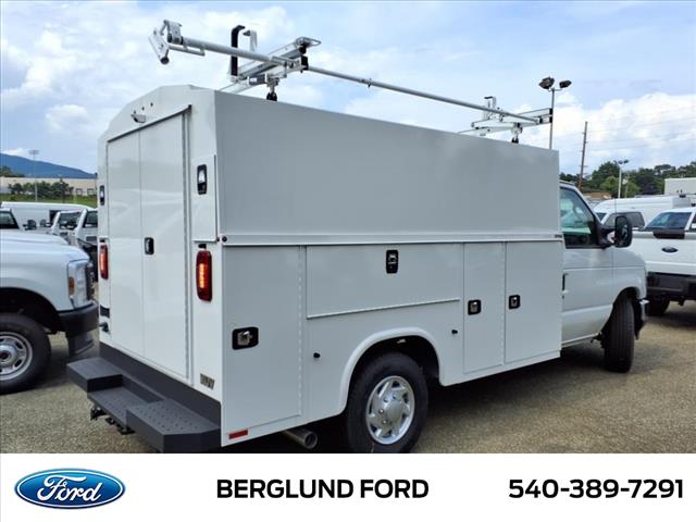 2025 Ford E-Series Base - Photo 5