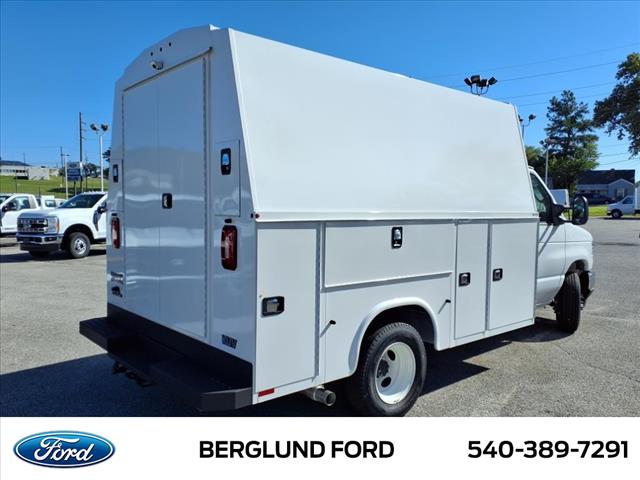 2025 Ford E-Series Base - Photo 5