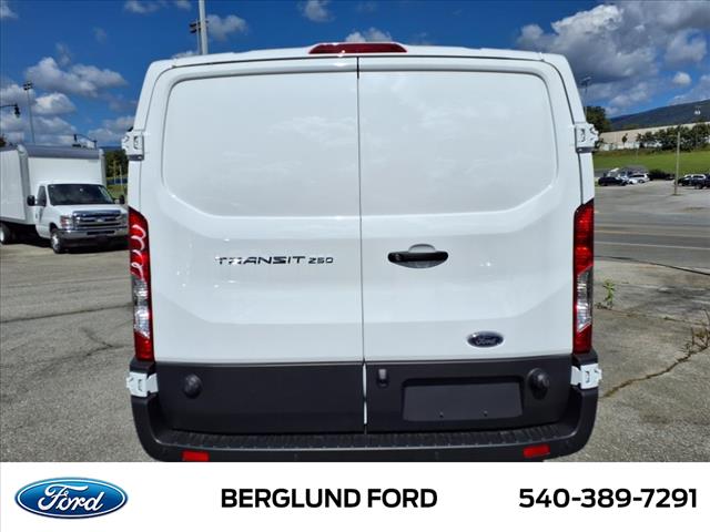 2025 Ford Transit Base - Photo 5
