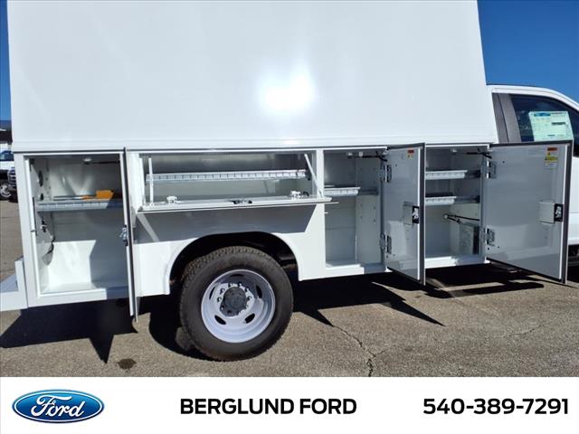 2025 Ford F-550 XL - Photo 6