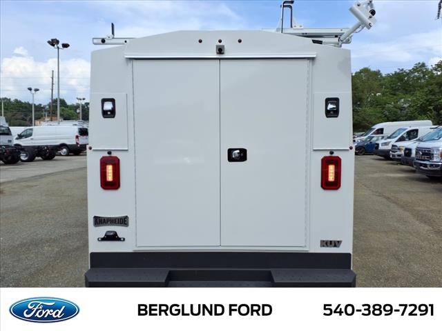 2025 Ford E-Series Base - Photo 6