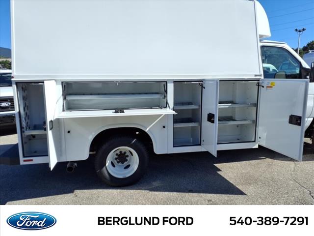 2025 Ford E-Series Base - Photo 6