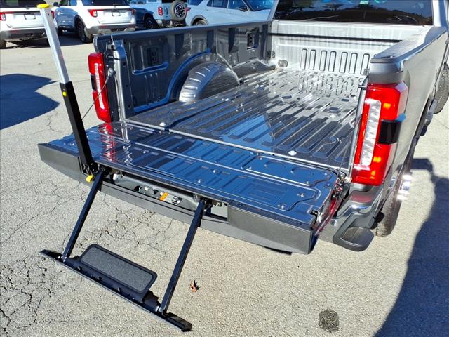 2025 Ford F-350 Super Duty XLT - Photo 6