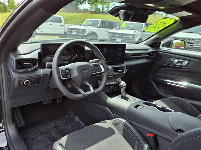 2025 Ford Mustang EcoBoost - Photo 8