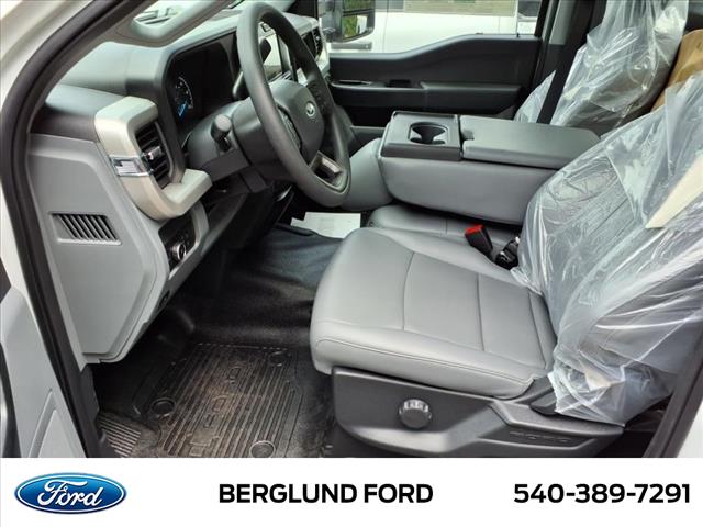 2025 Ford F-600 XL - Photo 8