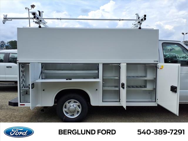 2025 Ford E-Series Base - Photo 8