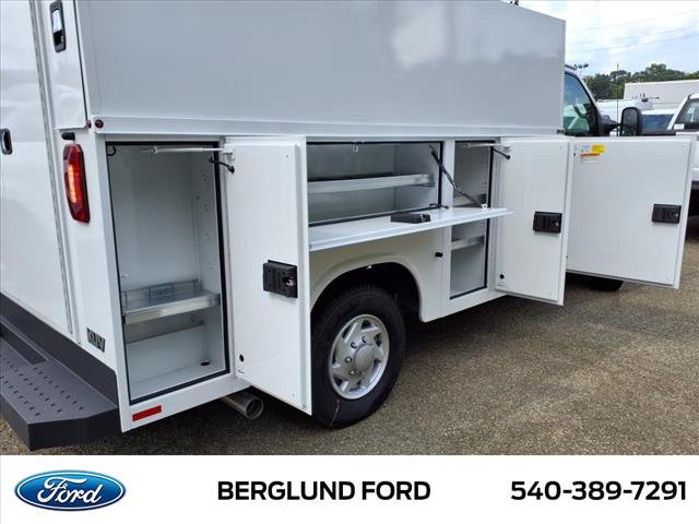 2025 Ford E-Series Base - Photo 9
