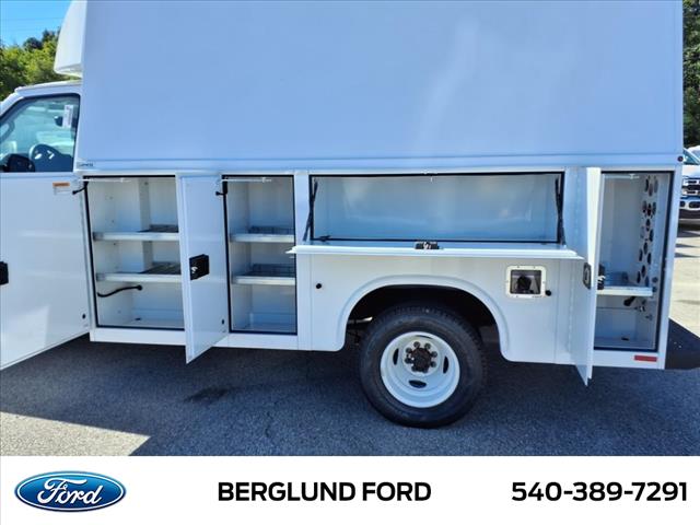 2025 Ford E-Series Base - Photo 9