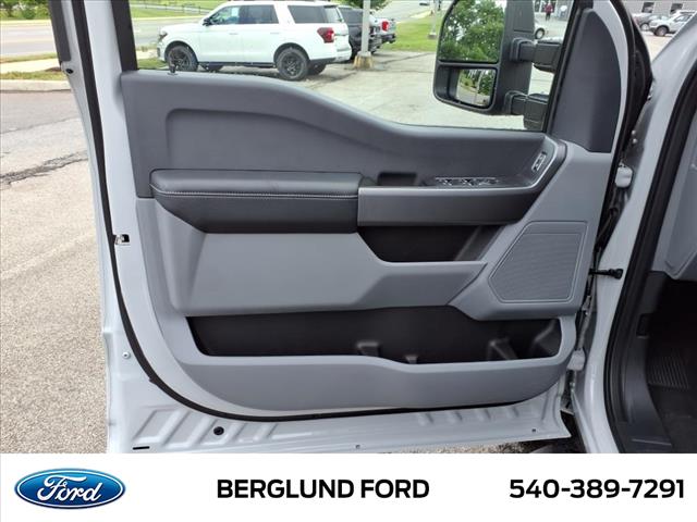 2025 Ford F-350 Super Duty XL - Photo 9