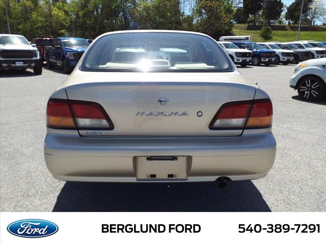 1999 Nissan Maxima