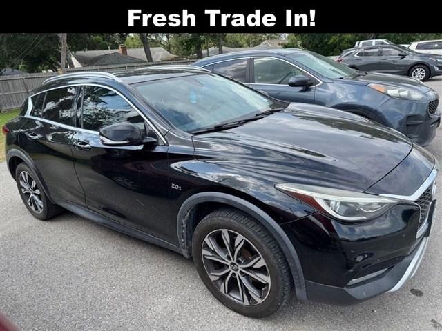 2017 INFINITI QX30 Premium